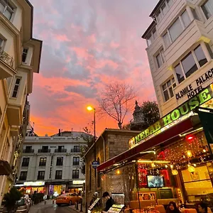 Oldmile Palace Hotel